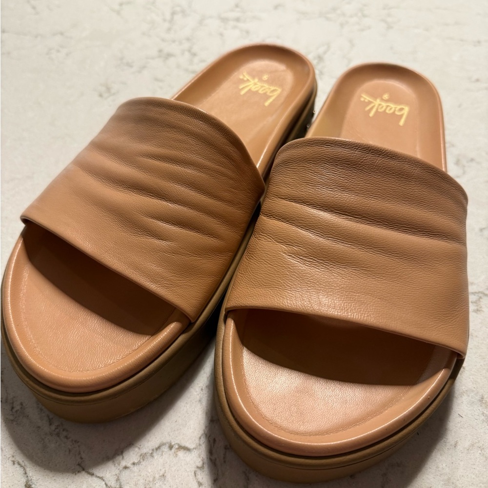Beek Chick Tan Slide Sandals, 9